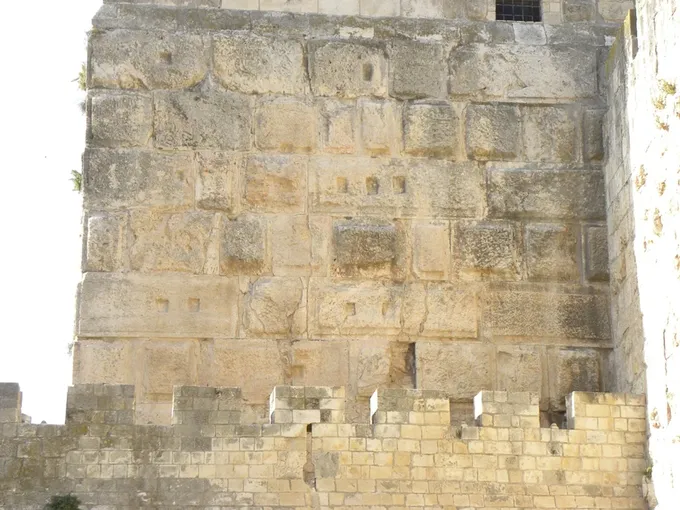 Muralla asmonea del siglo II a. C. hallada en la ciudadela de la Torre de David