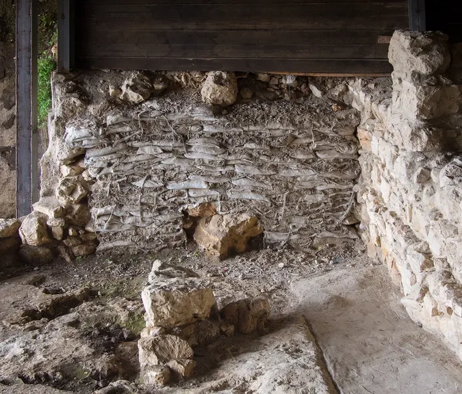 La Gran Estructura de Piedra de la Ciudad de David, apuntalada con sacos terreros