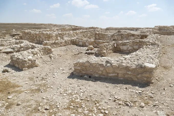 Restos de la fortaleza judaíta de Tel Arad, en el Négueb
