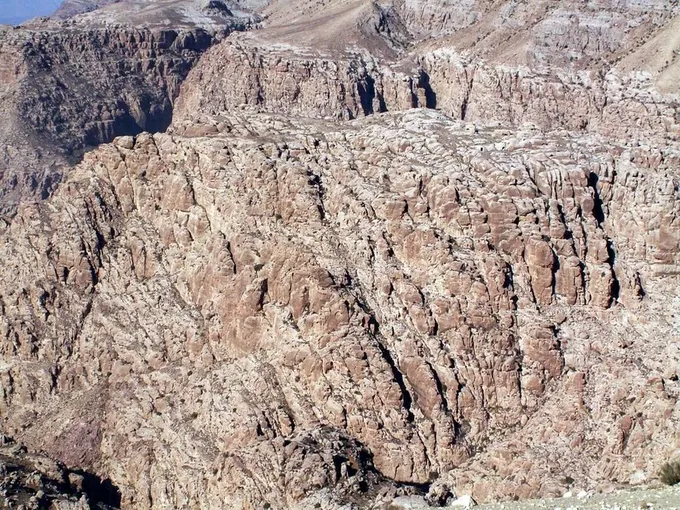La fortaleza edomita de Sela, encaramada en las montañas de Edom
