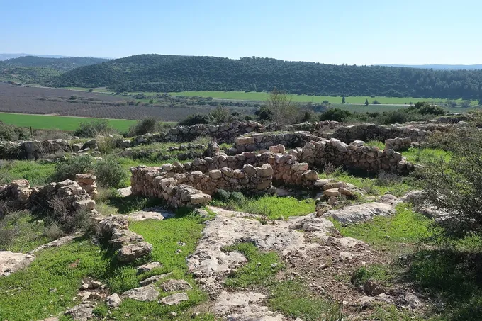 Khirbet Qeiyafa, fortaleza judaíta sobre el valle de Ela