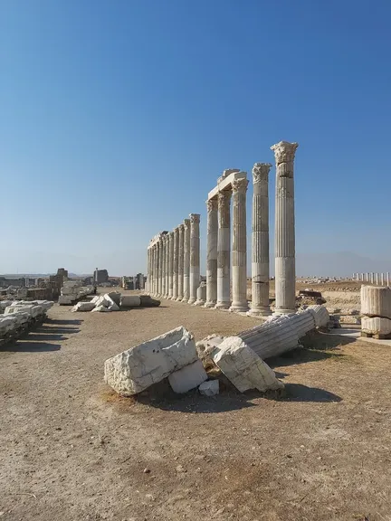 Ruinas de Laodicea del Lico, destinataria de una carta de Pablo hoy perdida (Col 4,16)
