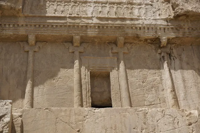 Tumba de Darío el Grande, el rey que confirmó la reconstrucción del Templo
