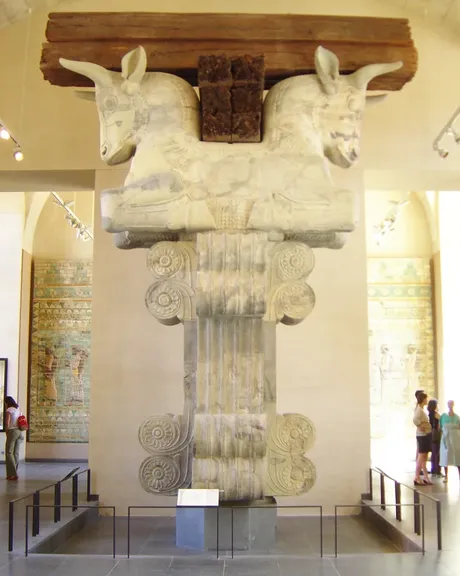 Capitel de toros de la apadana de Susa, el palacio que Darío I alzó