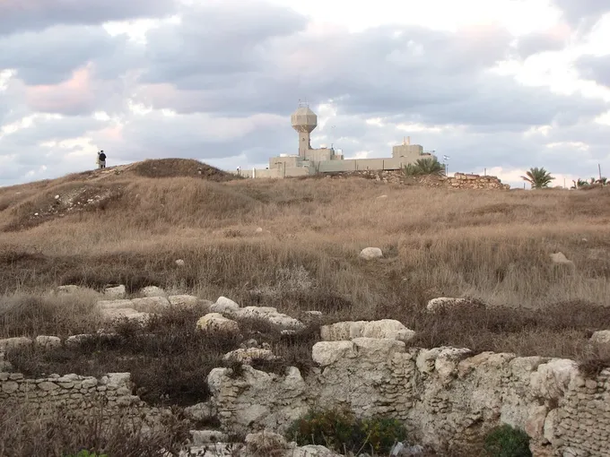 Tel Shiqmona, taller costero donde se elaboraba la púrpura de los tejidos sagrados