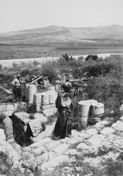 El pozo de Jacob junto a Siquem, en una fotografía de hacia 1900