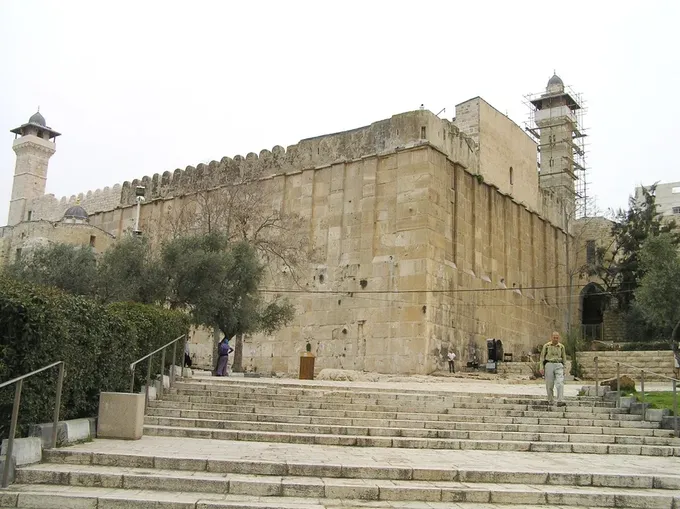 Recinto de Macpela, en Hebrón, donde Jacob mandó que lo sepultaran junto a Abrahán, Isaac y Lía