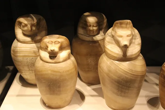 Vasos canopos egipcios, del embalsamamiento con que honraron a Jacob y a José