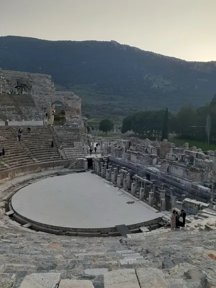 El teatro de Éfeso, donde clamaron por Artemis