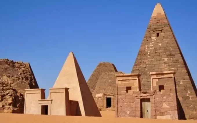 Pirámides de Meroe, sede del reino de Candace, reina de los etíopes