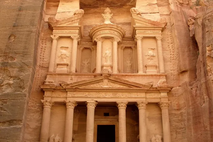 El Tesoro de Petra, capital nabatea, la Sela de los profetas