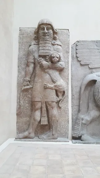 El héroe que domina un león, coloso del palacio de Sargón II en Dur-Sharrukín
