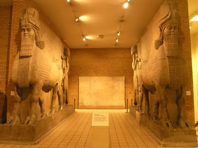 Lamasú del palacio de Nínive, toro alado que guardaba las puertas asirias