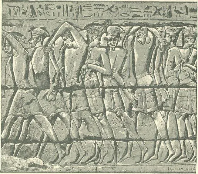 Filisteos cautivos en el relieve de Ramsés III en Medinet Habu