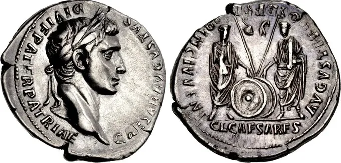 Denario de plata acuñado por César Augusto, con la efigie del emperador
