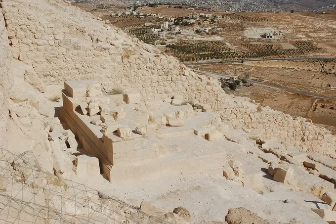 La ladera donde Ehud Netzer situó en 2007 el mausoleo de Herodes, tras treinta y cinco años buscándolo en el cerro