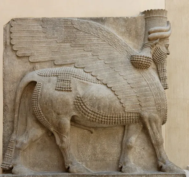 Toro alado (lamassu) de la puerta del palacio de Sargón II en Dur-Sharrukín