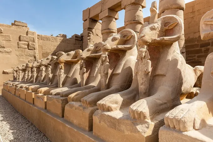 Vista aérea del templo de Karnak en Tebas, la No-Amón de los profetas