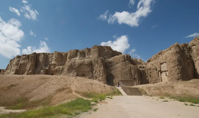 Naqsh-e Rostam: las tumbas de los reyes persas, entre ellas la de Darío II