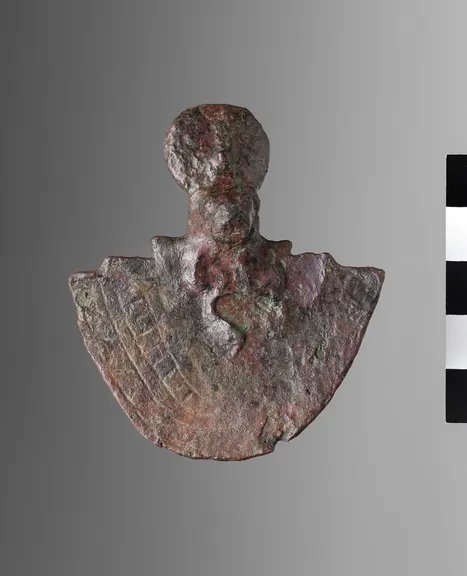 Égida de Sekhmet hallada en Bubastis, con el nombre del rey Osorkón